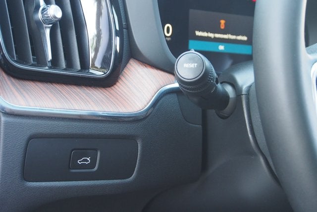 2023 Volvo XC60 Ultimate Bright Theme