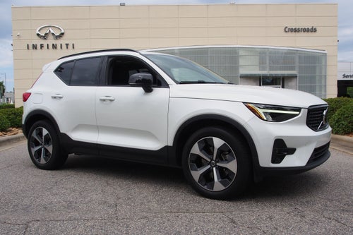 2023 Volvo XC40 Plus Dark Theme
