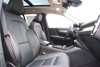 2023 Volvo XC40 Plus Dark Theme
