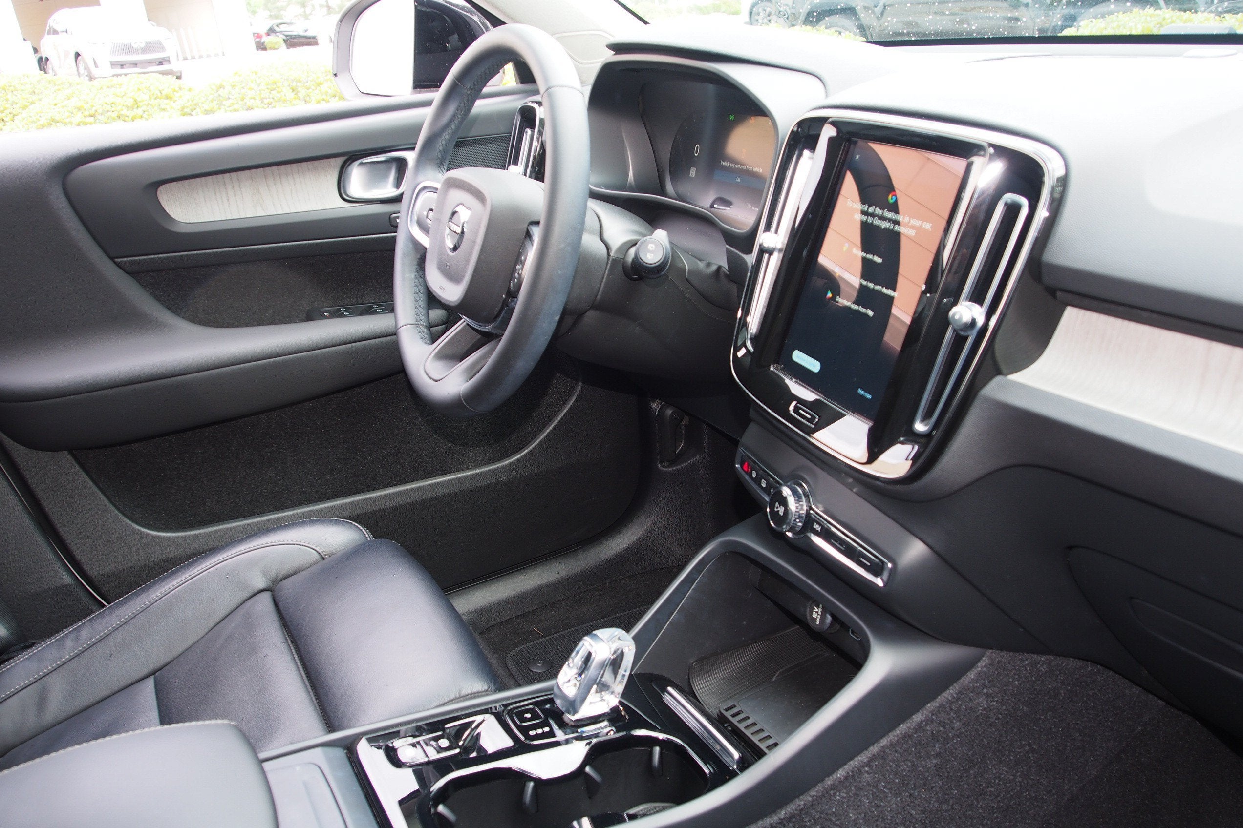 2023 Volvo XC40 Plus Dark Theme