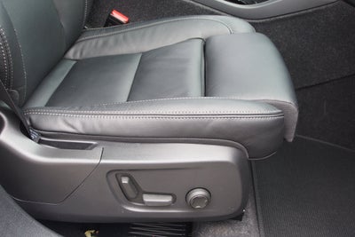 2023 Volvo XC40 Plus Dark Theme