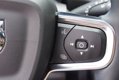 2023 Volvo XC40 Plus Dark Theme
