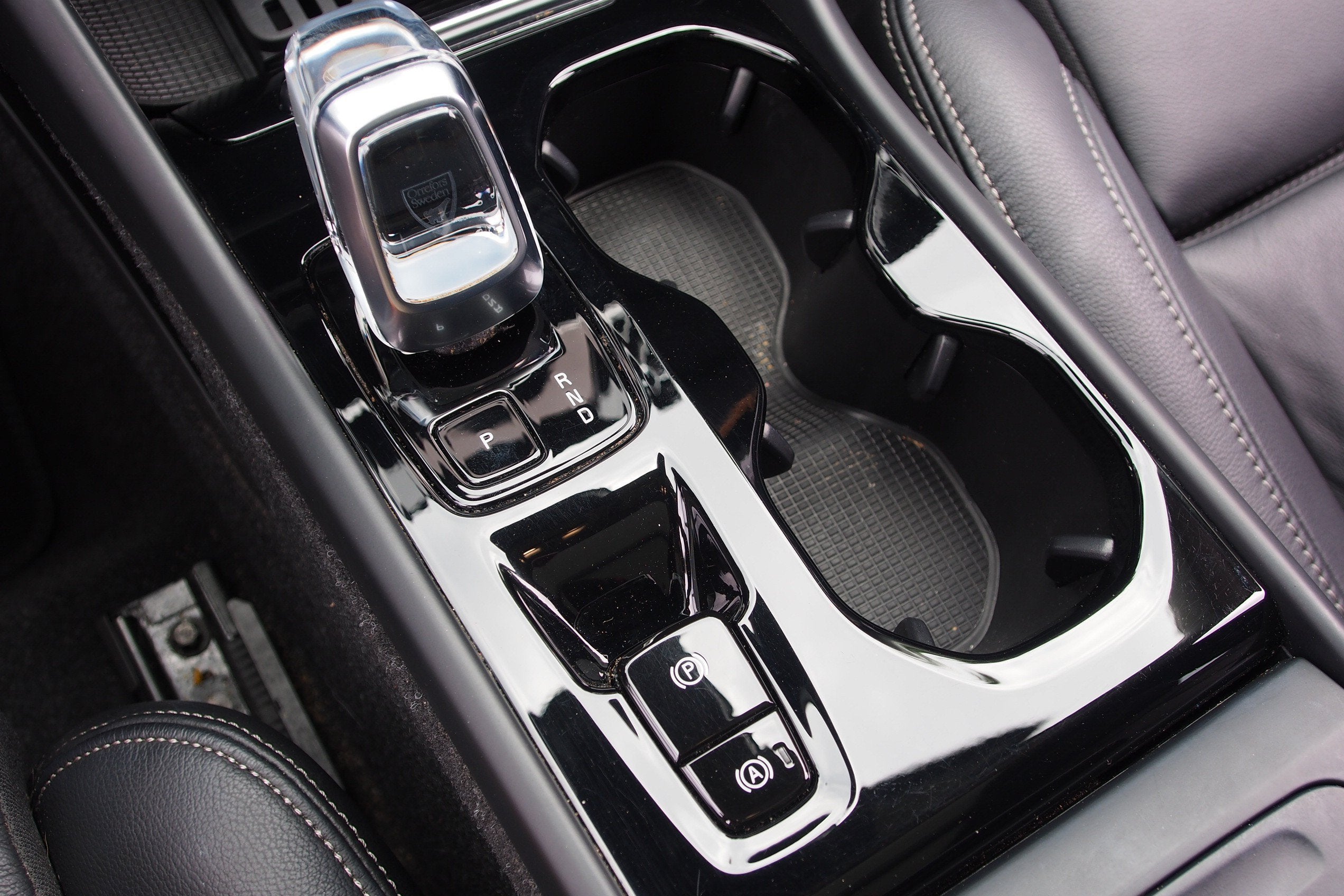 2023 Volvo XC40 Plus Dark Theme