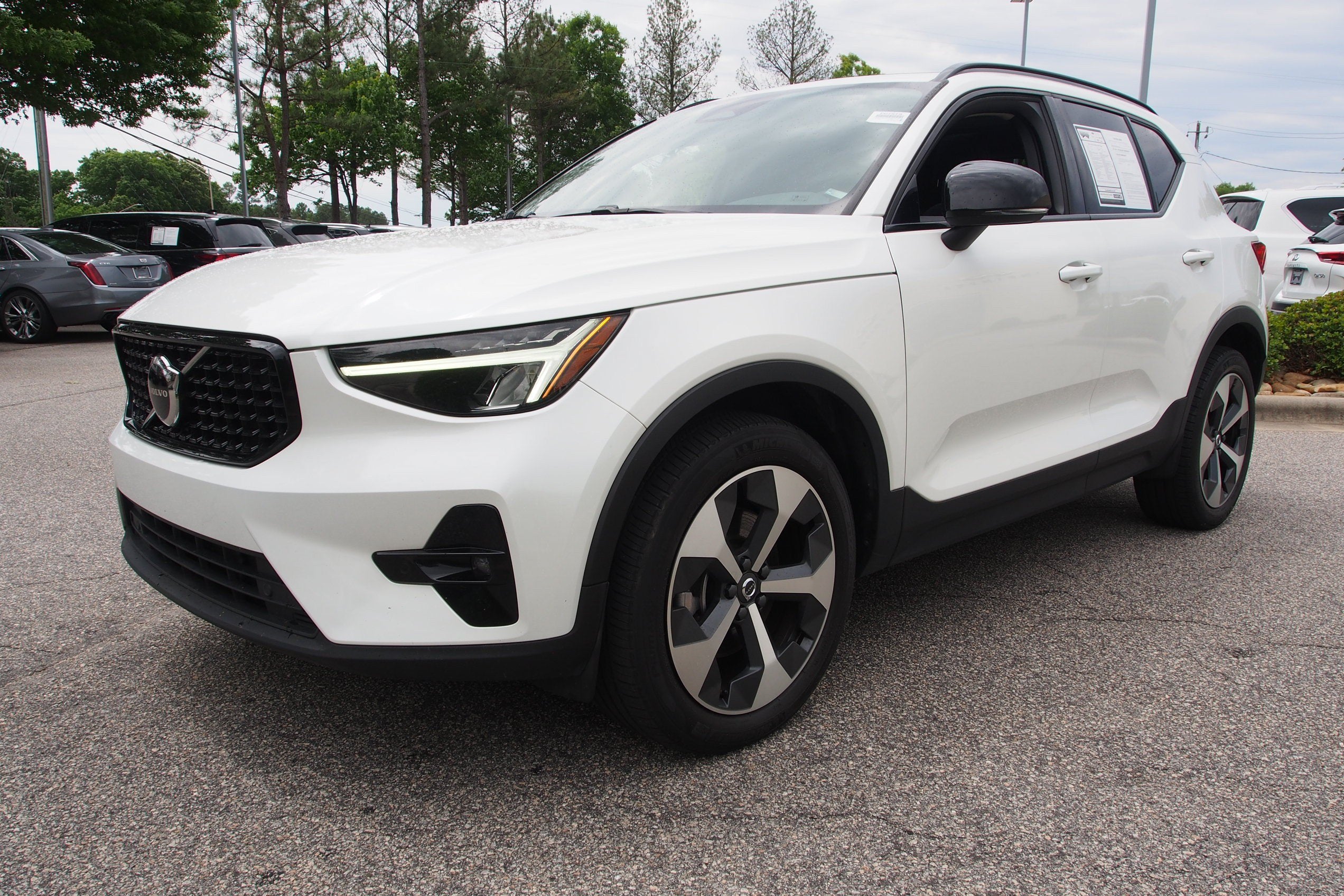 2023 Volvo XC40 Plus Dark Theme