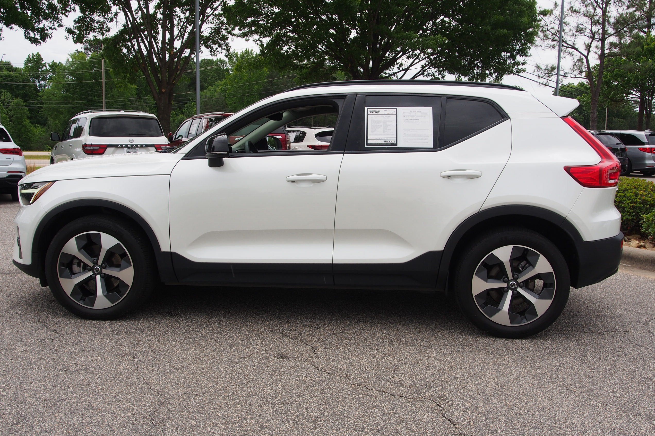 2023 Volvo XC40 Plus Dark Theme