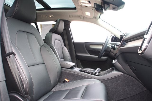 2023 Volvo XC40 Plus Dark Theme