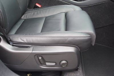 2023 Volvo XC40 Plus Dark Theme