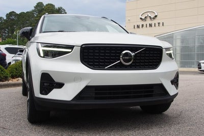 2023 Volvo XC40 Plus Dark Theme