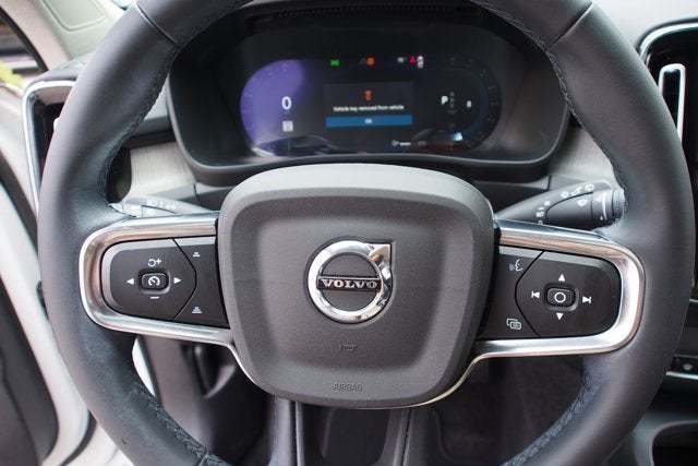 2023 Volvo XC40 Plus Dark Theme