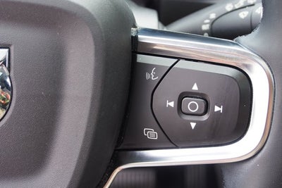 2023 Volvo XC40 Plus Dark Theme