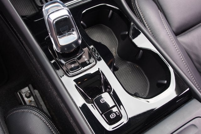 2023 Volvo XC40 Plus Dark Theme