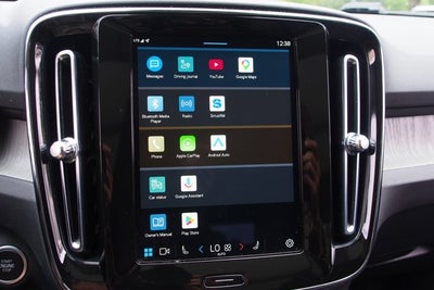 2023 Volvo XC40 Plus Dark Theme