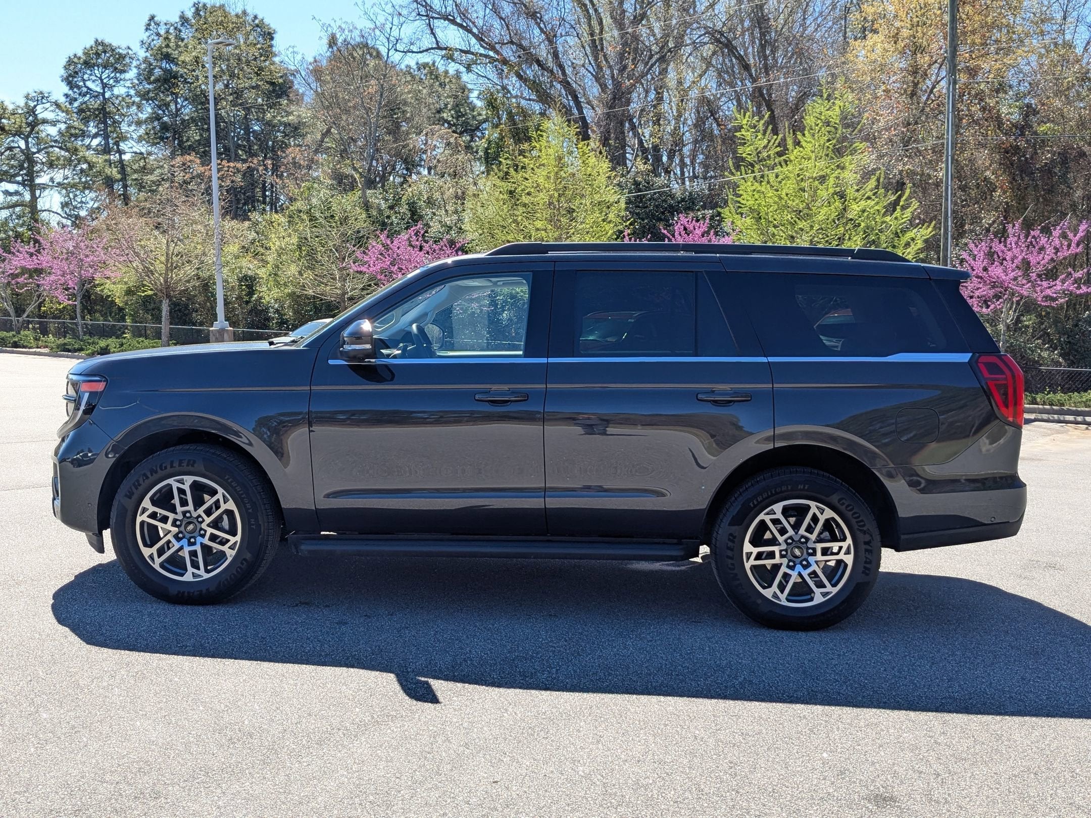 2025 Ford Expedition Active