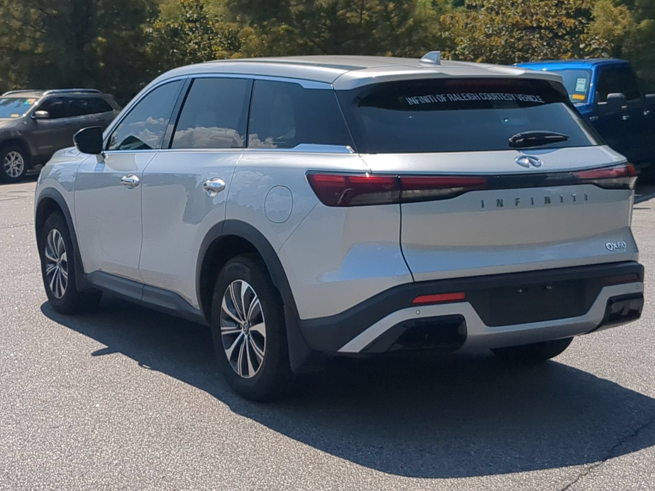 2023 INFINITI QX60 PURE