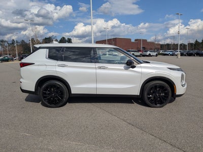 2023 Mitsubishi Outlander SE