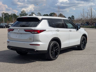 2023 Mitsubishi Outlander SE