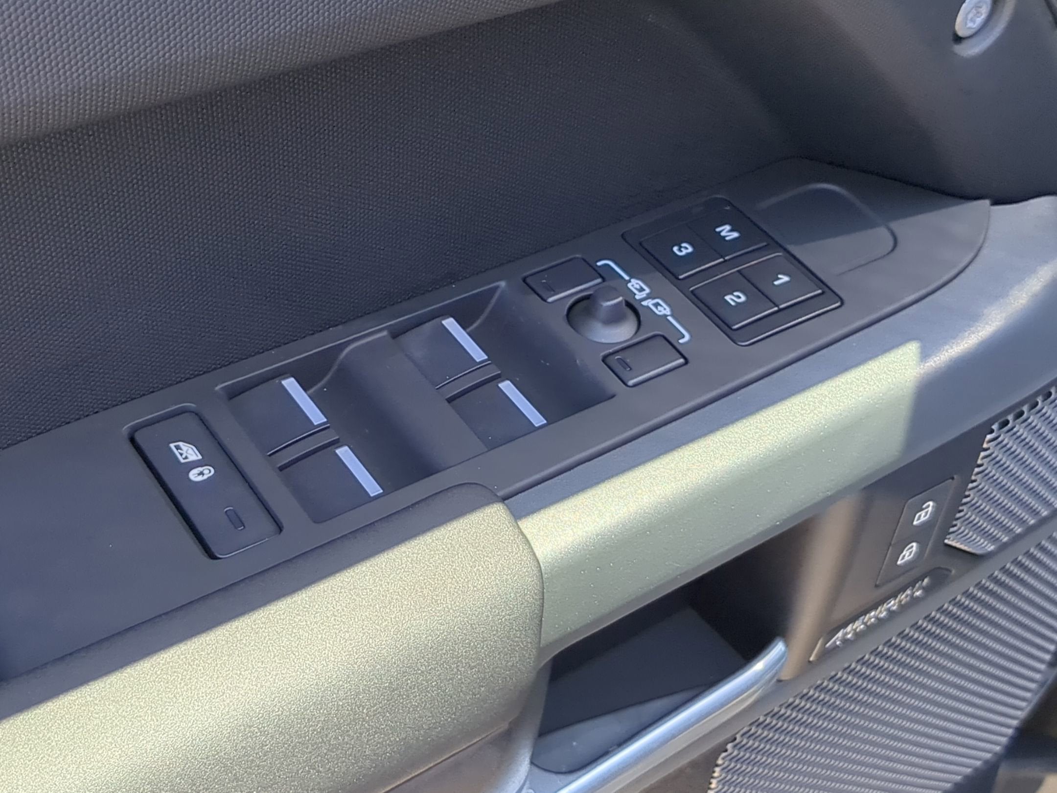 2024 Land Rover Defender X-Dynamic SE