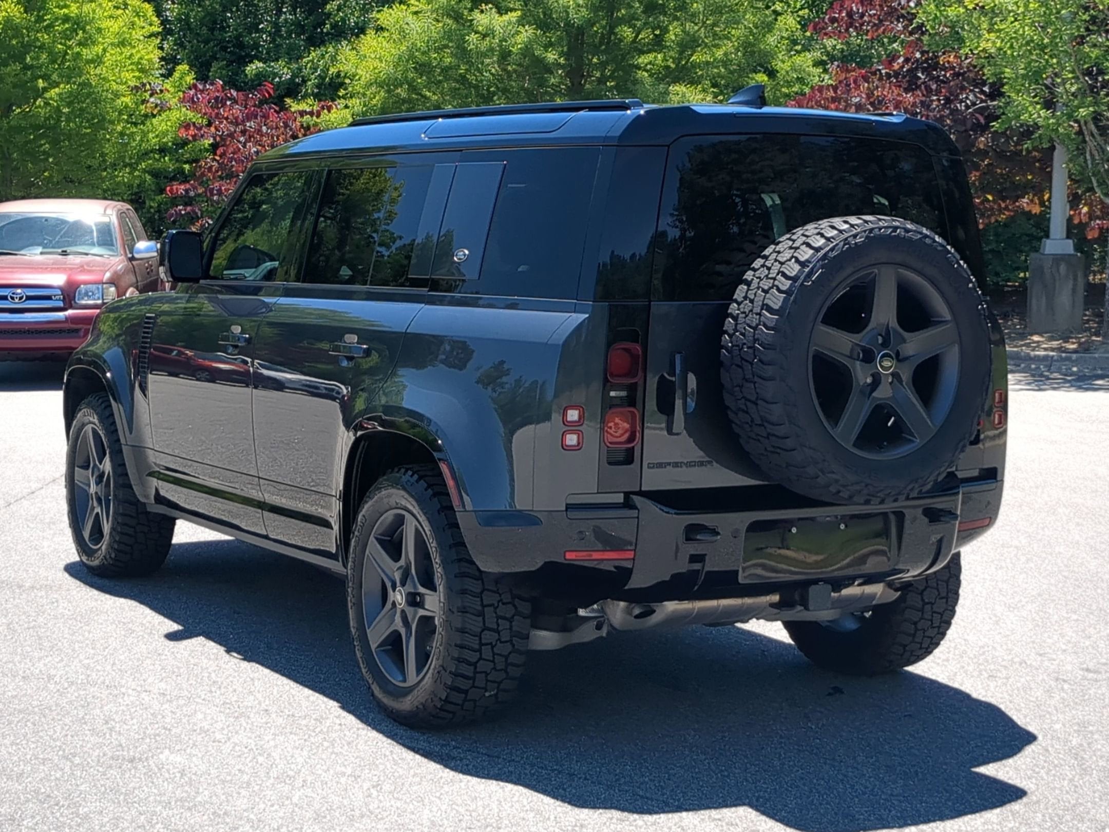 2024 Land Rover Defender X-Dynamic SE