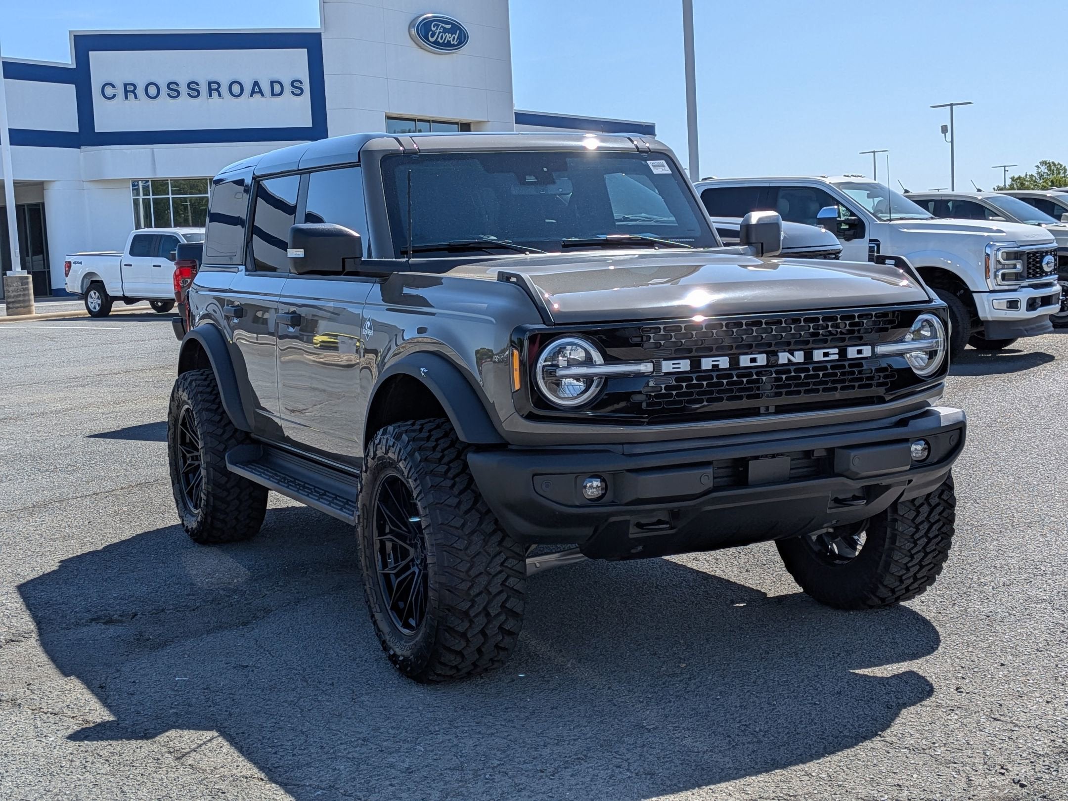 2025 Ford Bronco Outer Banks Custom Wheels / Lift