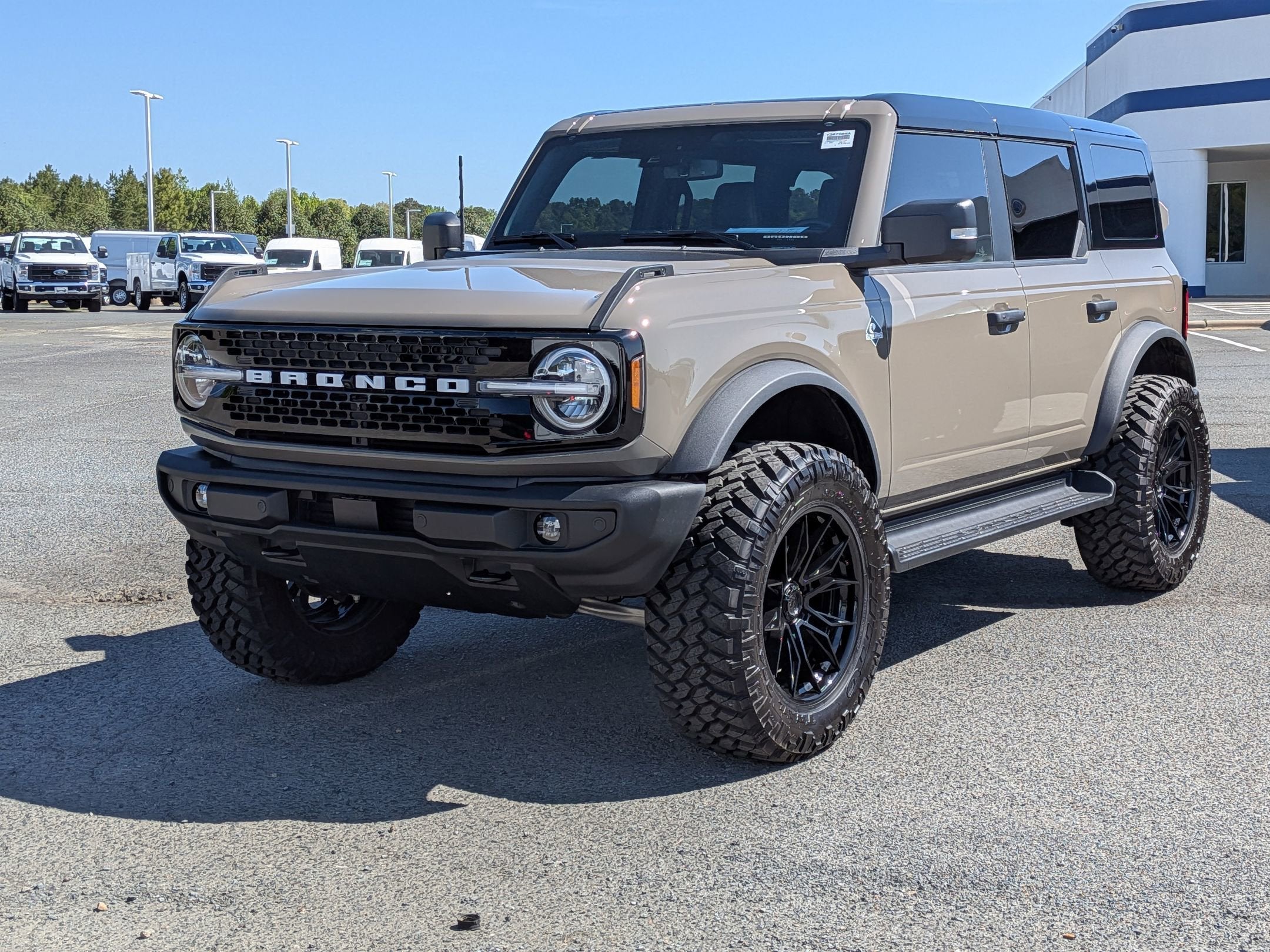 2025 Ford Bronco Outer Banks Custom Wheels / Lift