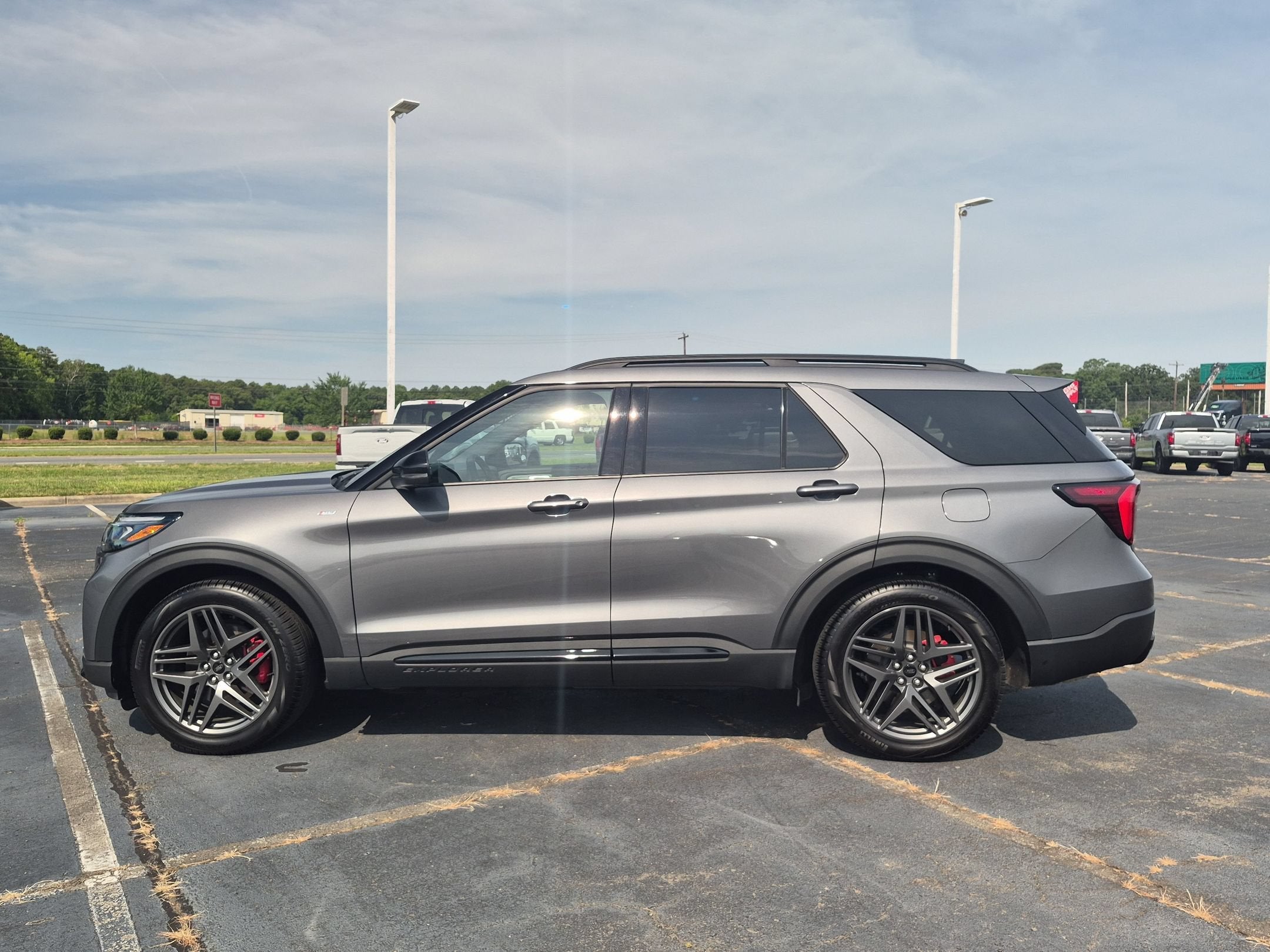 2025 Ford Explorer ST-Line
