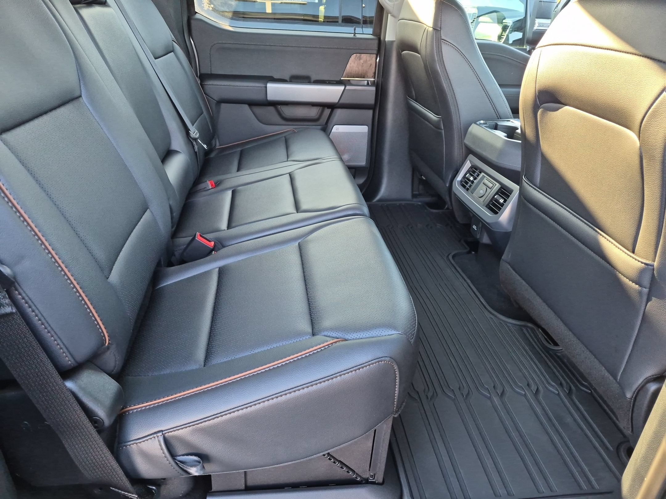 2027 Ford Super Duty F-250 SRW LARIAT