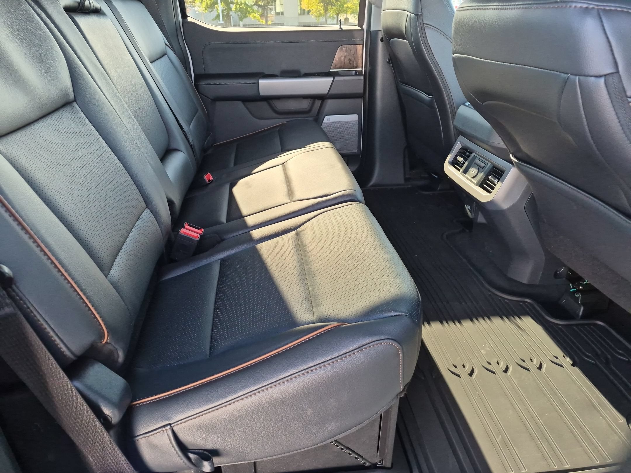 2027 Ford Super Duty F-250 SRW LARIAT