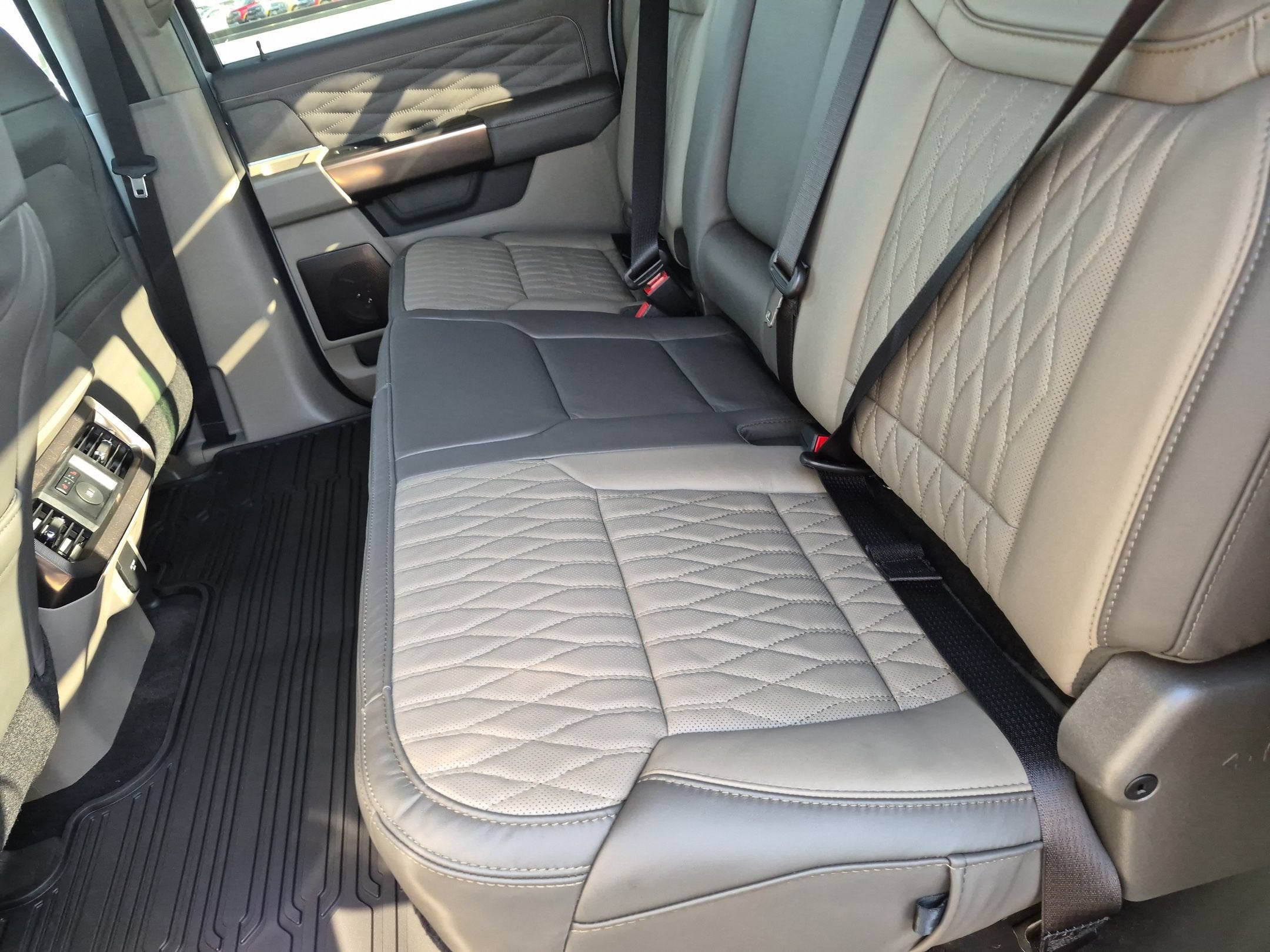 2026 Ford Super Duty F-350 SRW Platinum