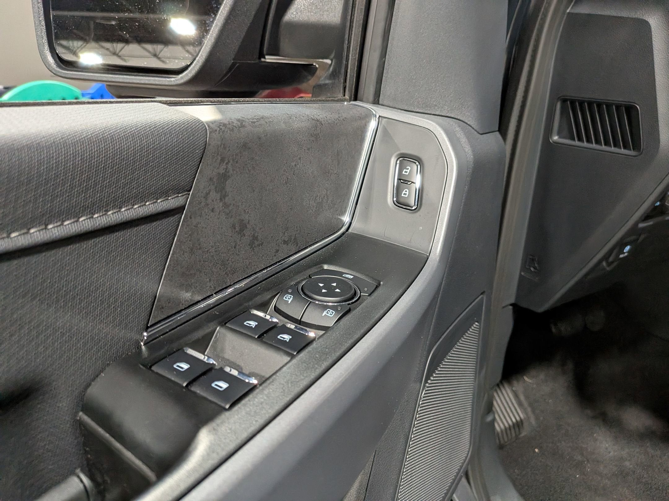 2025 Ford F-150 XLT - 6" lift custom wheels,Leather