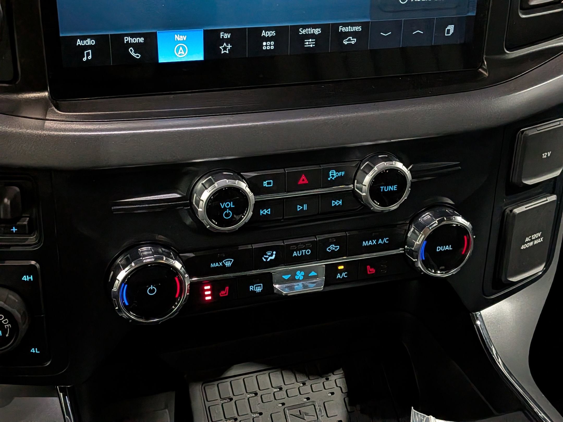 2025 Ford F-150 XLT - 6" lift custom wheels,Leather