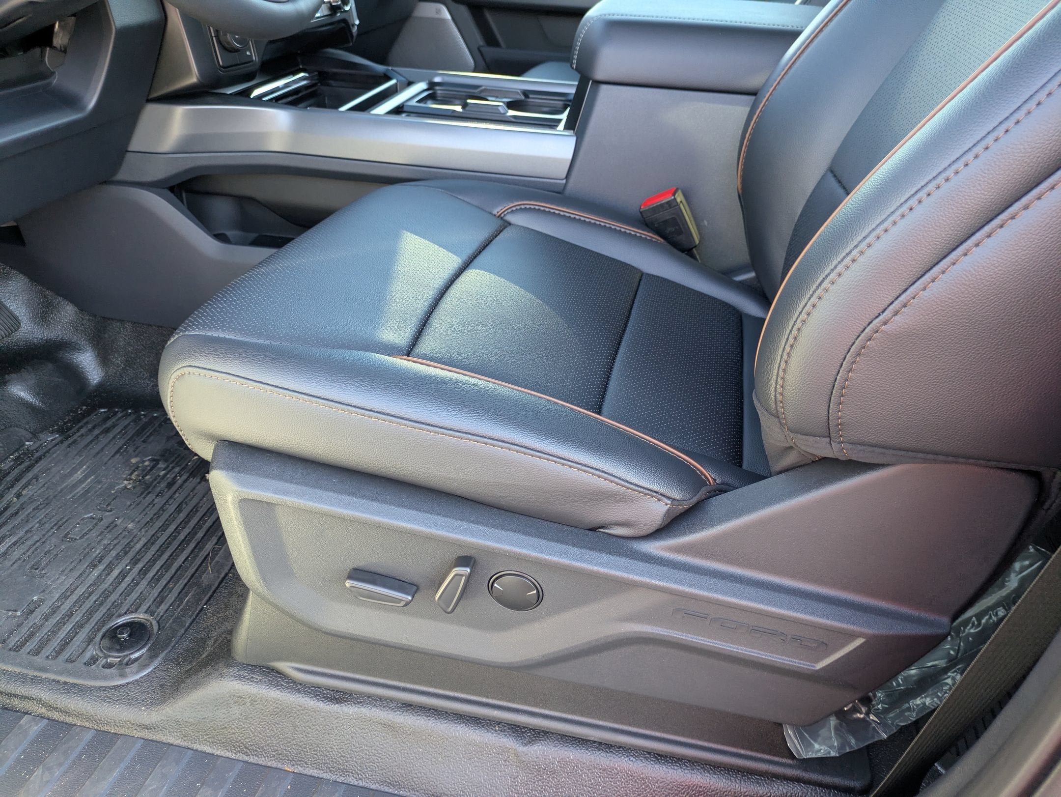 2026 Ford Super Duty F-450 DRW LARIAT