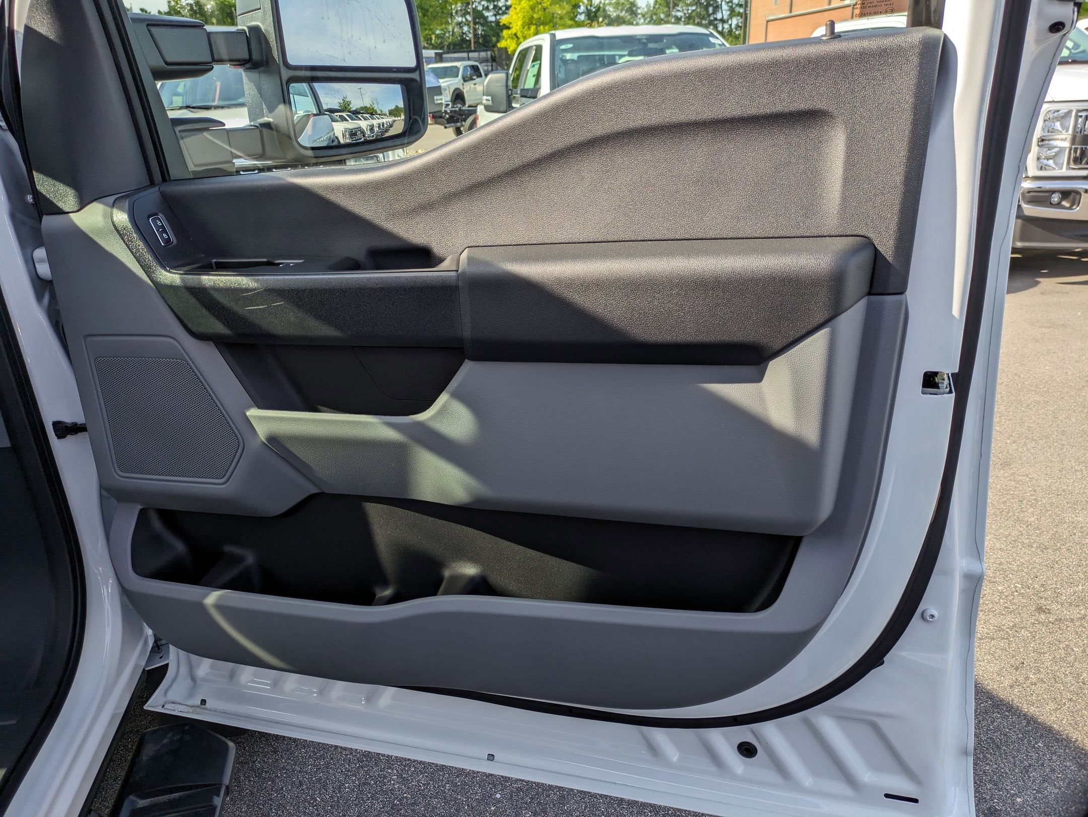 2025 Ford Super Duty F-550 DRW XL