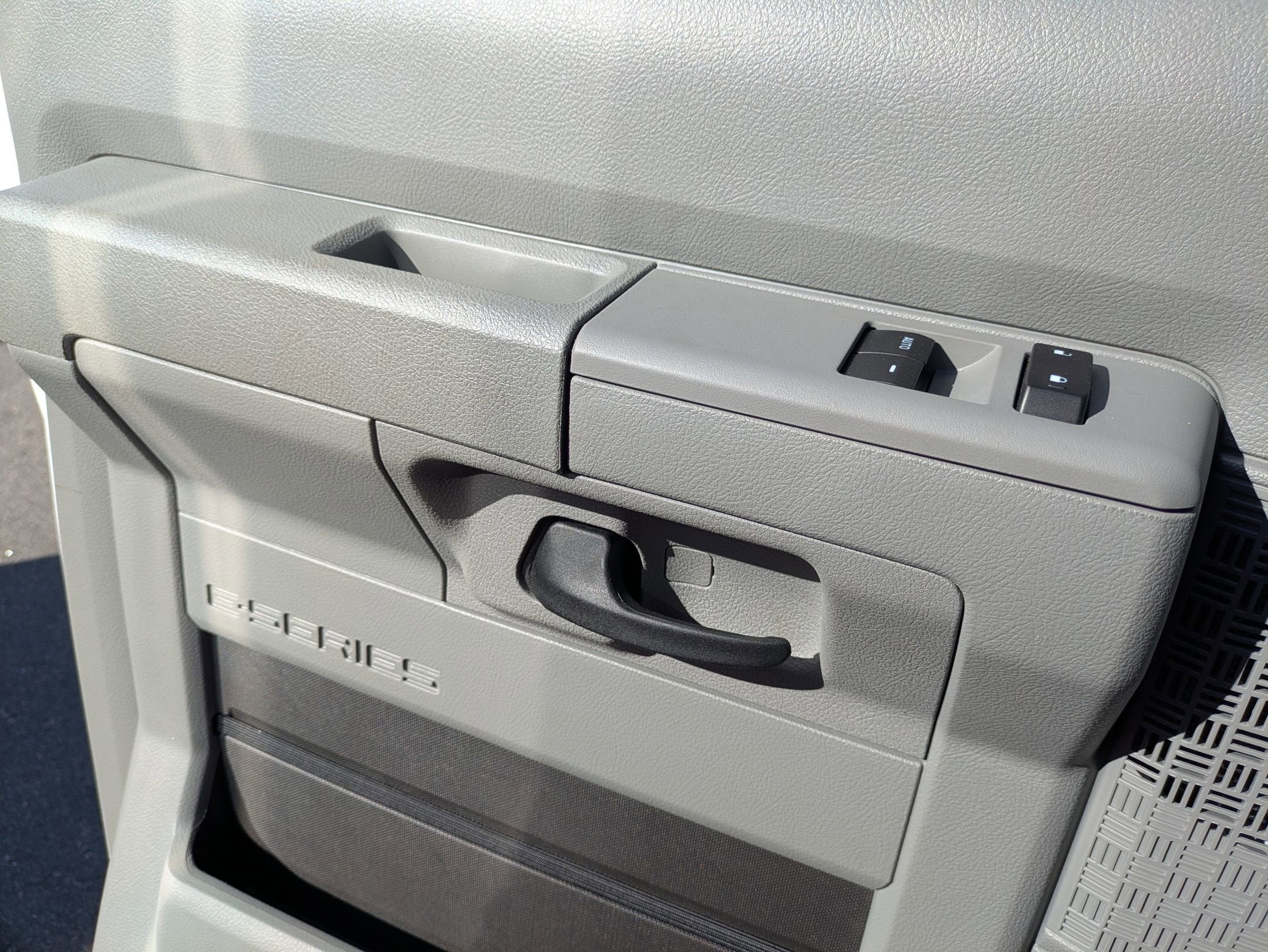 2027 Ford E-Series Cutaway Base