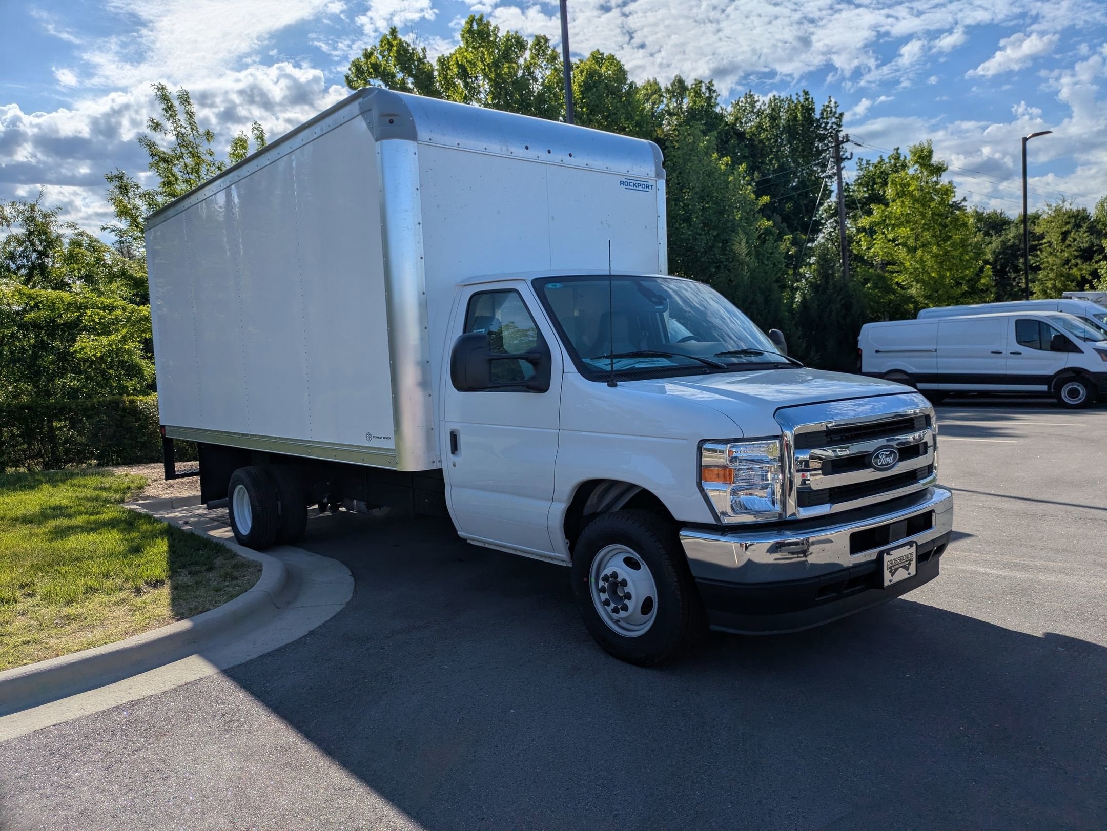 2027 Ford E-Series Cutaway Base