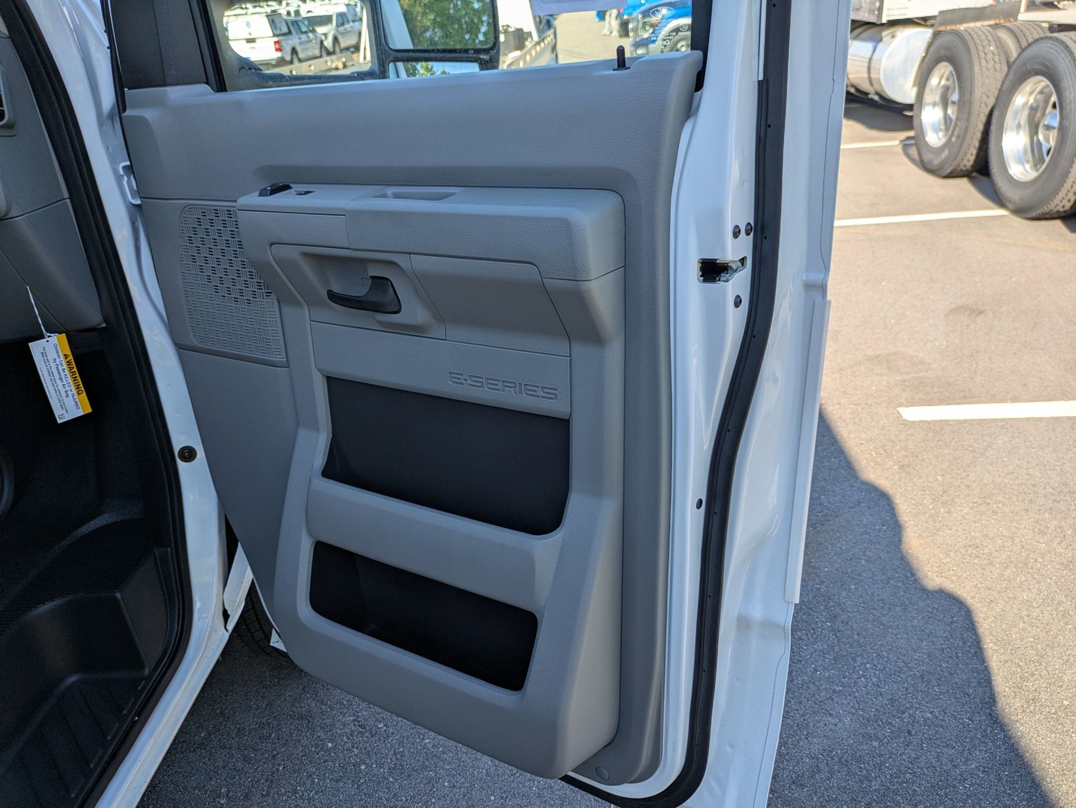 2027 Ford E-Series Cutaway Base