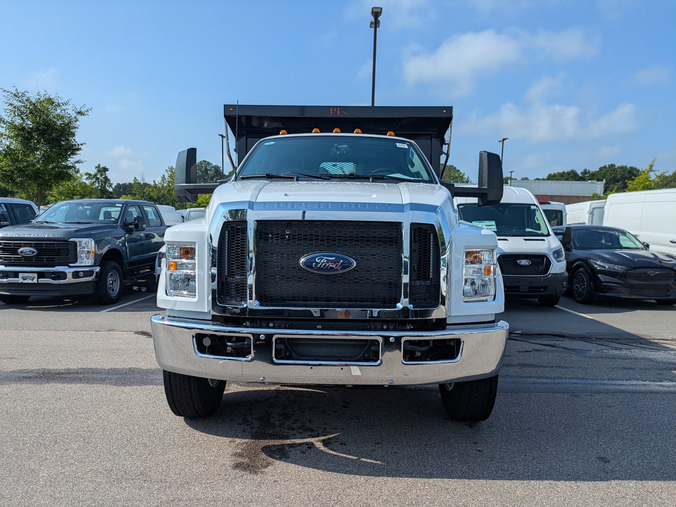 2027 Ford F-750SD Base
