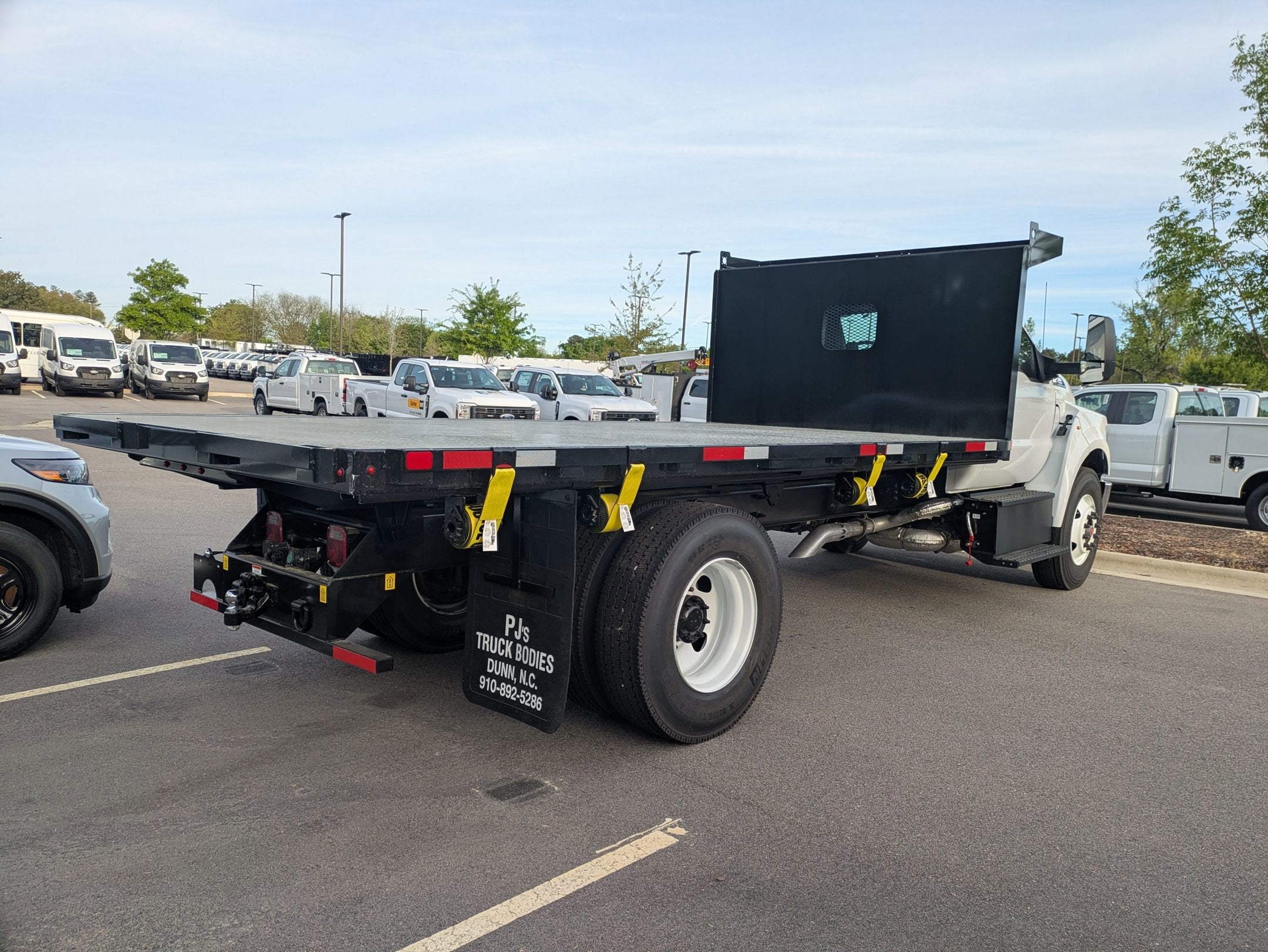 2027 Ford F-750SD Base