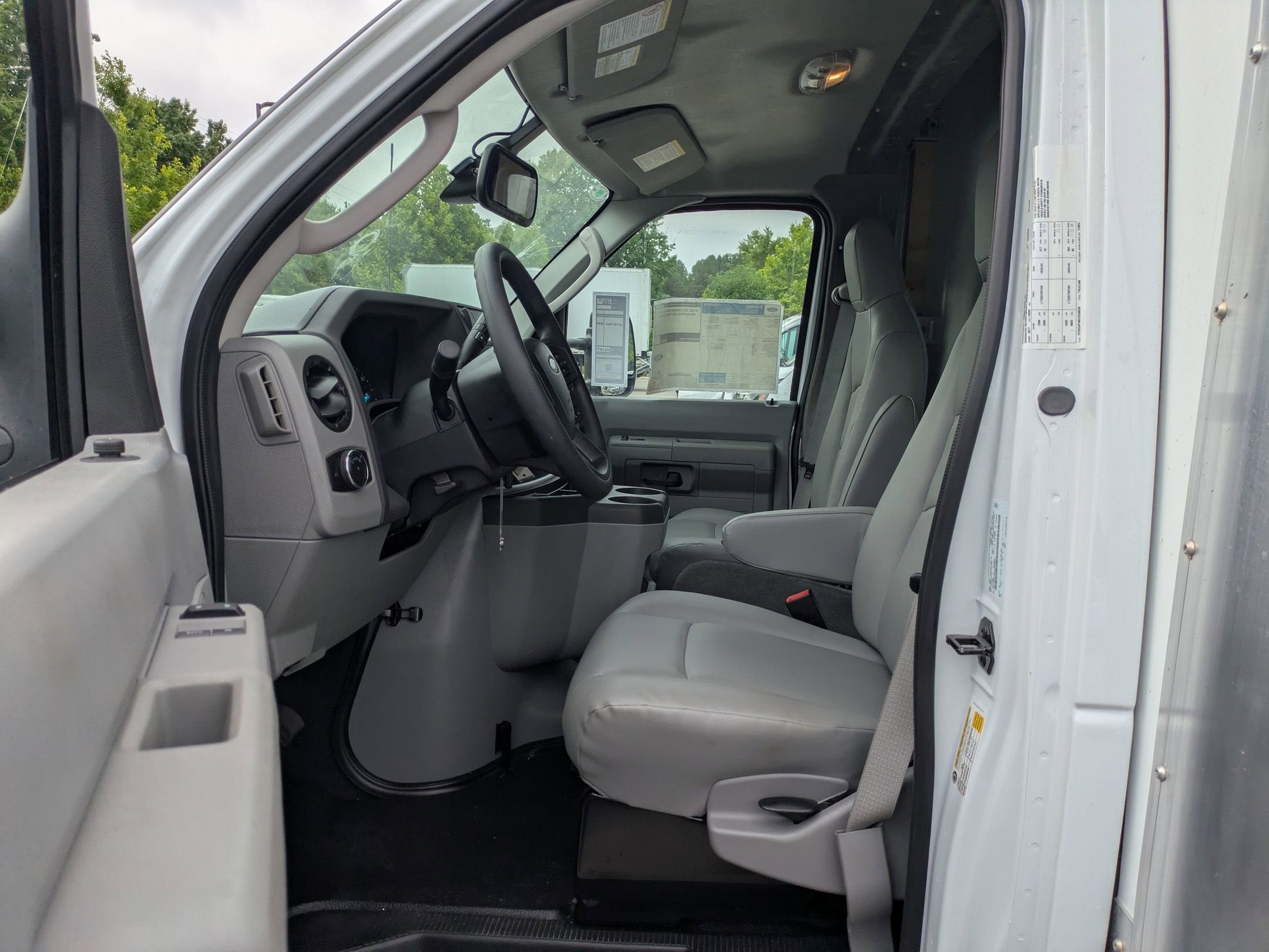 2027 Ford E-Series Cutaway Base