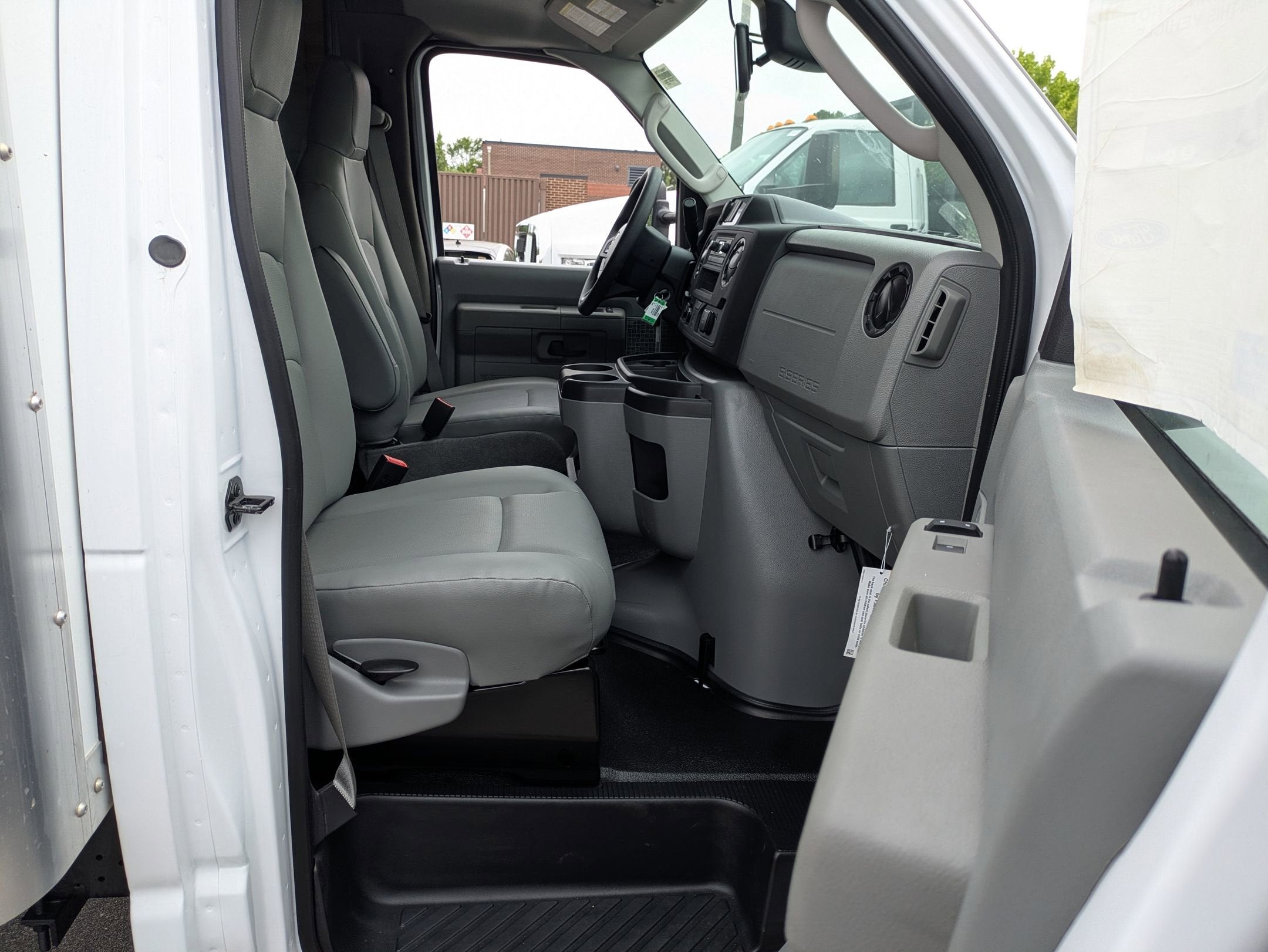 2027 Ford E-Series Cutaway Base
