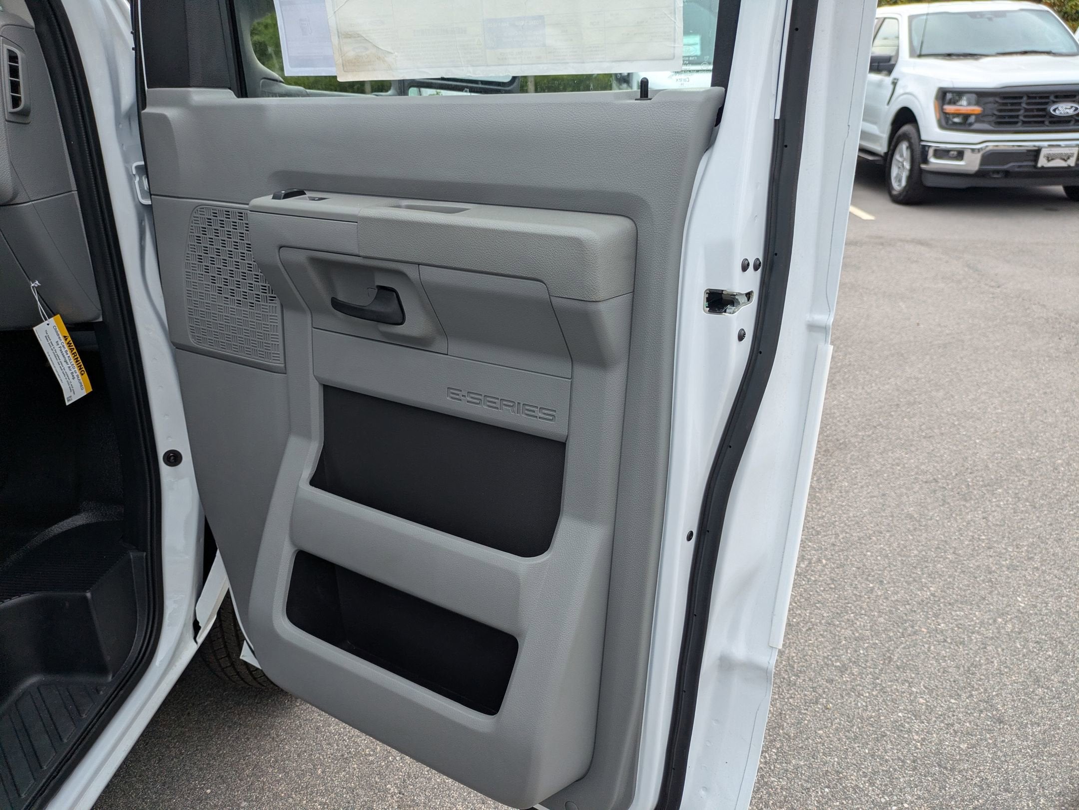 2027 Ford E-Series Cutaway Base
