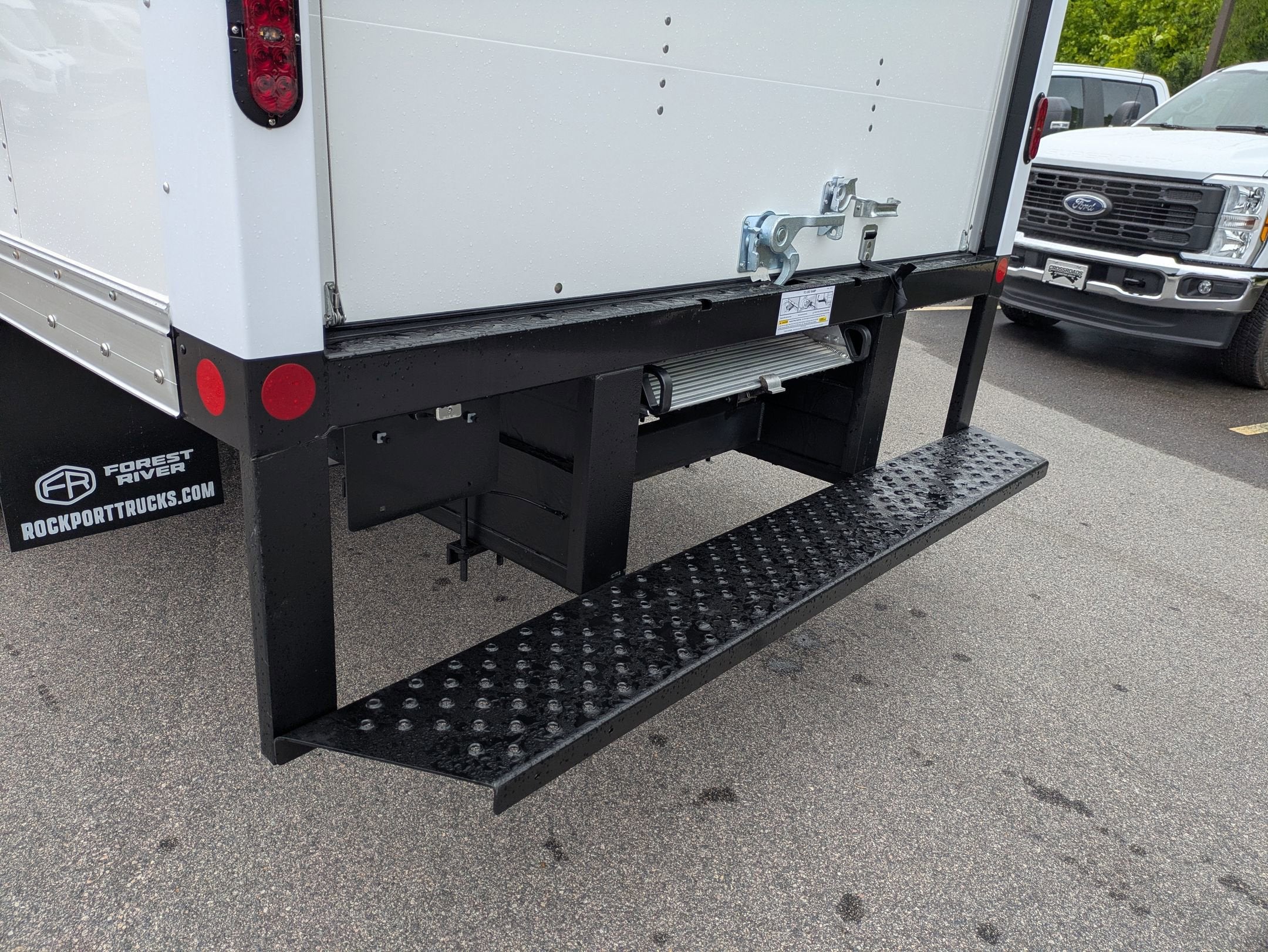 2027 Ford E-Series Cutaway Base