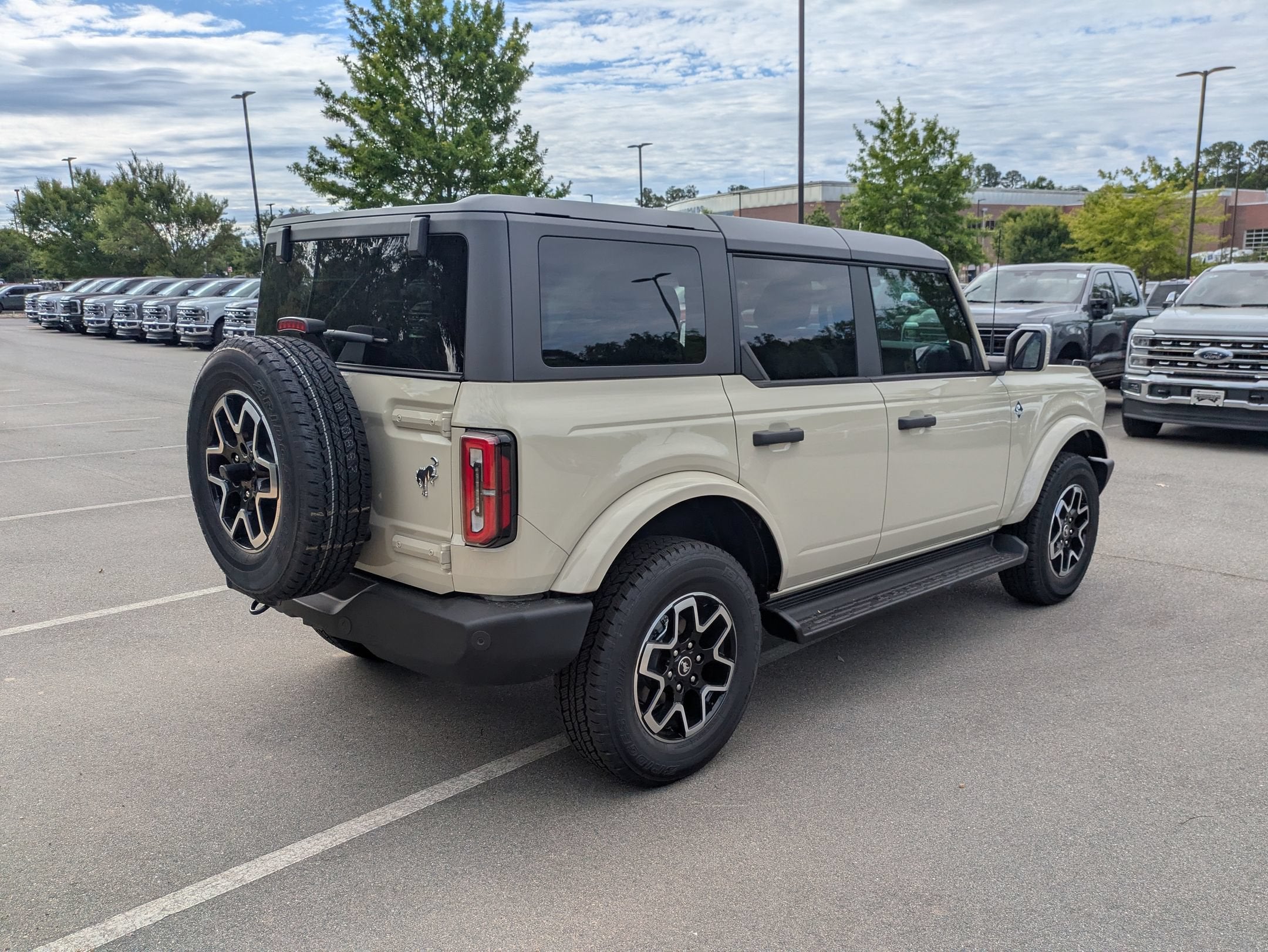 2026 Ford Bronco Outer Banks - Crossroads Courtesy Demo