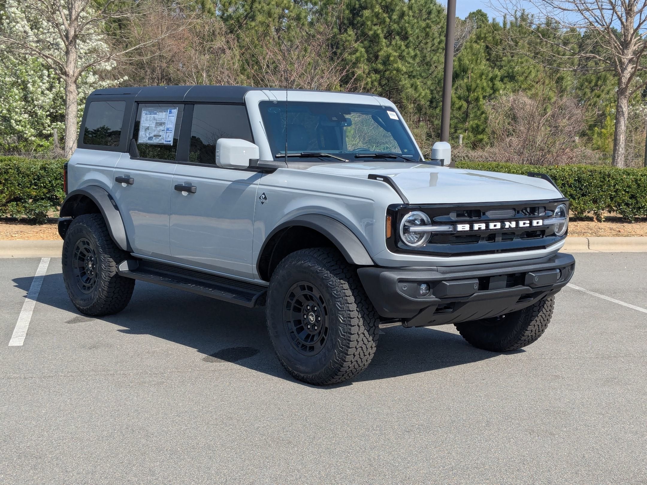 2026 Ford Bronco Outer Banks