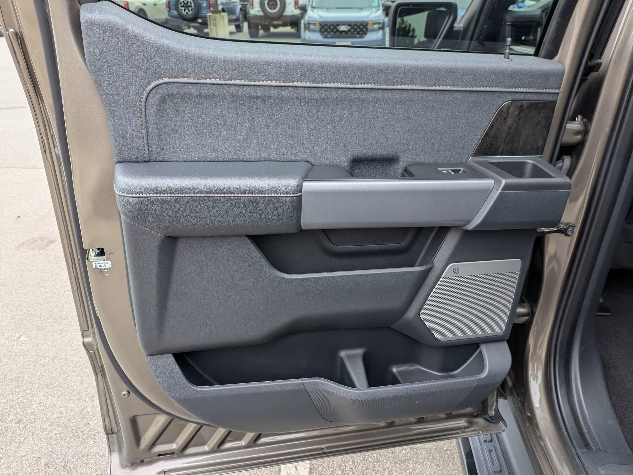 2023 Ford F-150 Lightning LARIAT