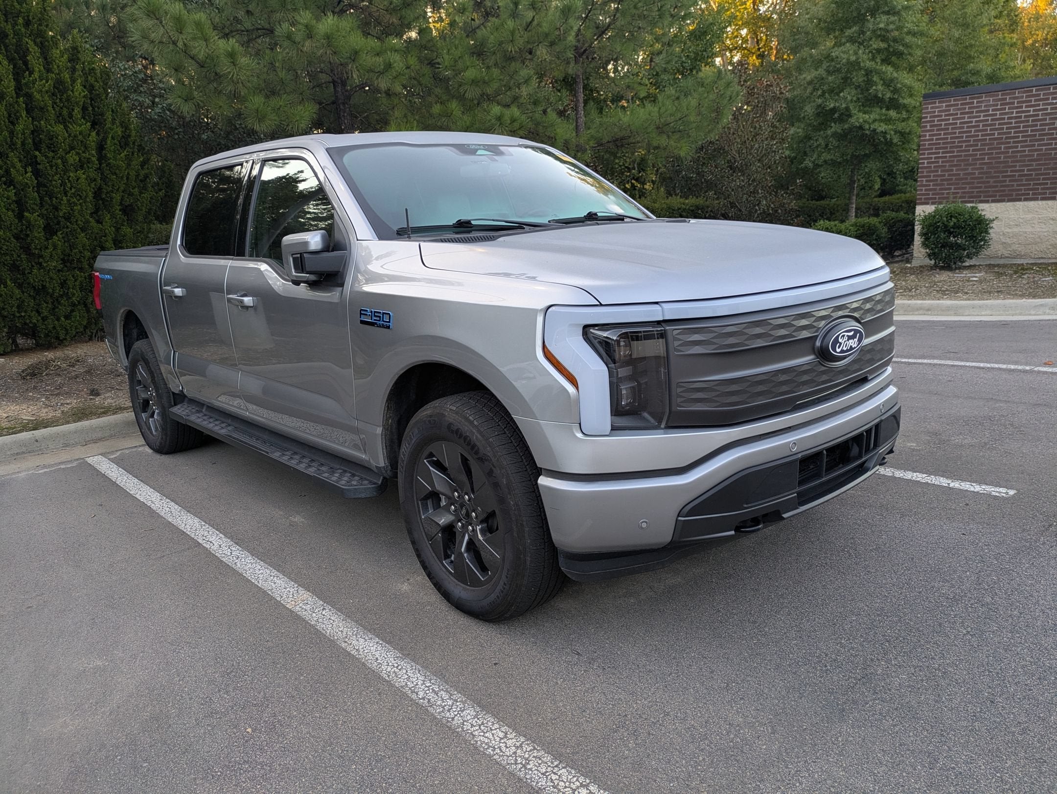 2025 Ford F-150 Lightning LARIAT