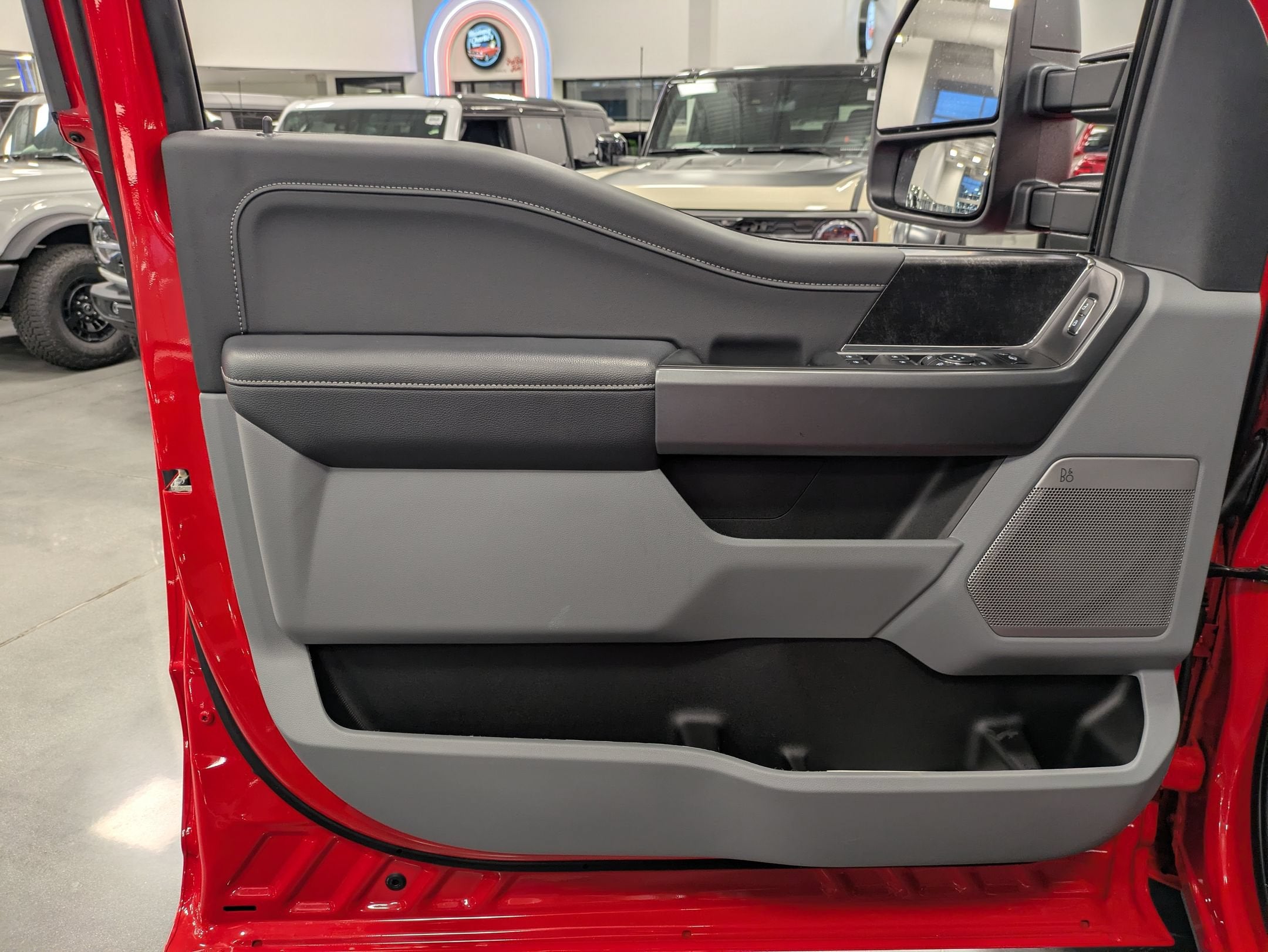 2027 Ford Super Duty F-250 SRW XLT