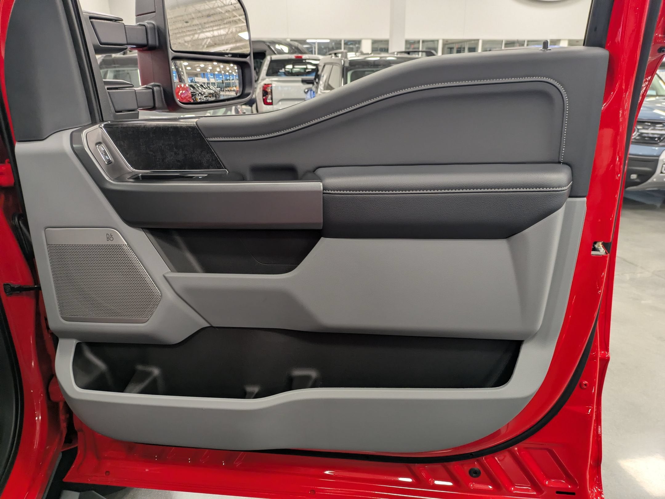 2027 Ford Super Duty F-250 SRW XLT