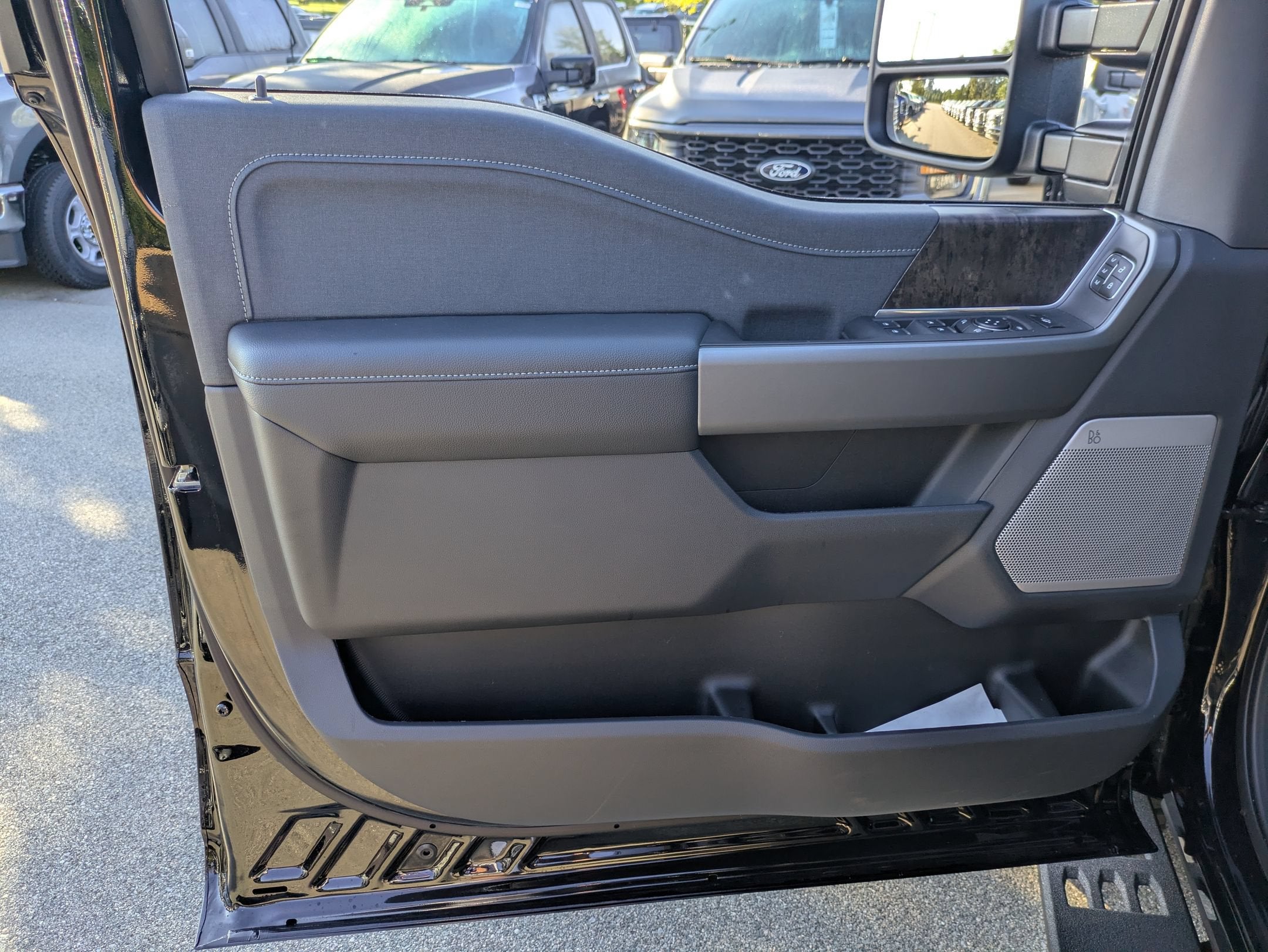 2027 Ford Super Duty F-250 SRW LARIAT