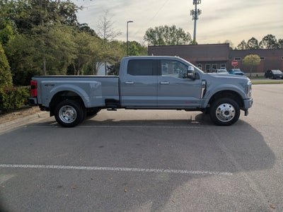 2025 Ford Super Duty F-450 DRW Platinum