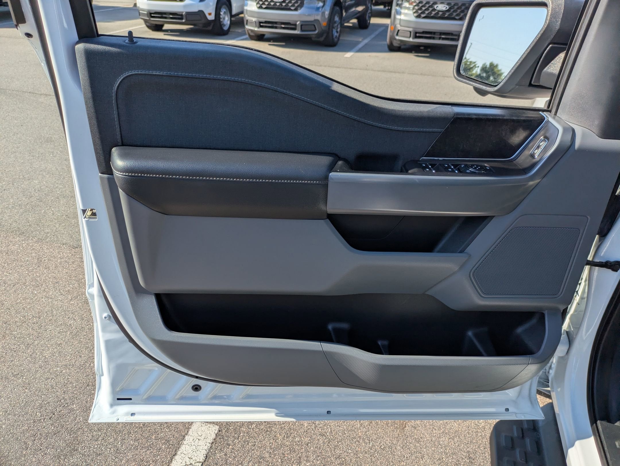 2023 Ford F-150 Lightning XLT
